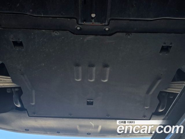 Tesla Model Y 2025 — photo 35