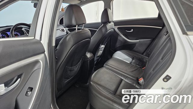 Hyundai i30 2014 — photo 16