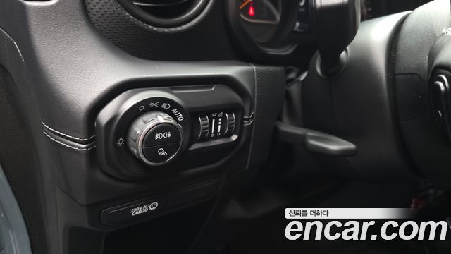Jeep Gladiator 2025 — photo 18