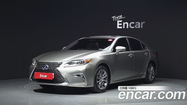 Lexus ES 2017 — photo 1