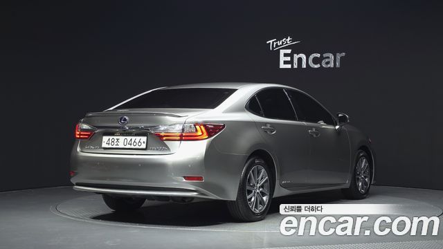 Lexus ES 2017 — photo 2