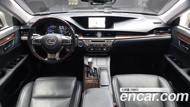 Lexus ES 2017 — photo 7