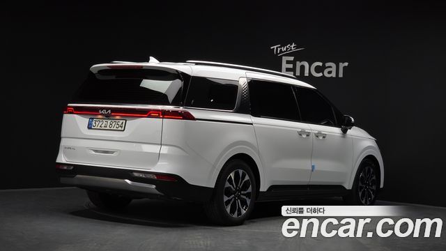 Kia Canival 2023 — photo 2