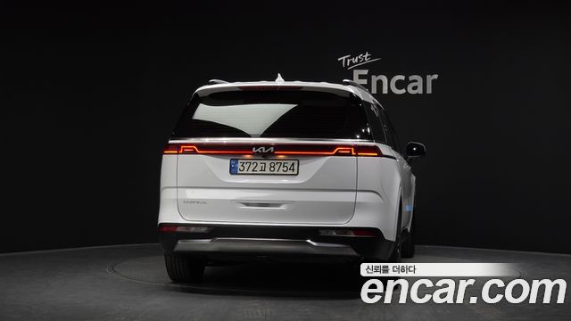 Kia Canival 2023 — photo 4