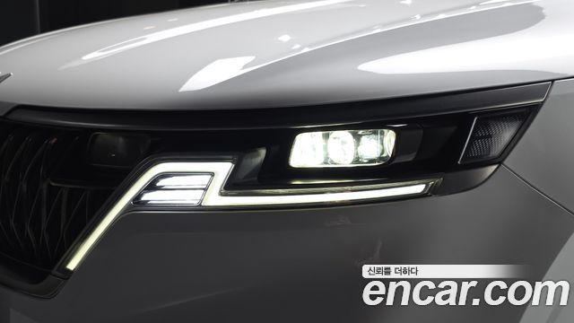 Kia Canival 2023 — photo 8