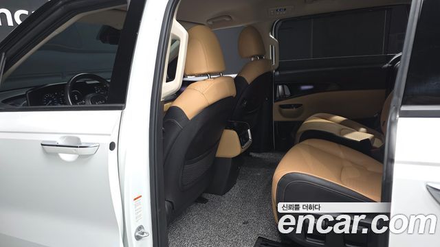 Kia Canival 2023 — photo 16