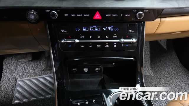 Kia Canival 2023 — photo 36