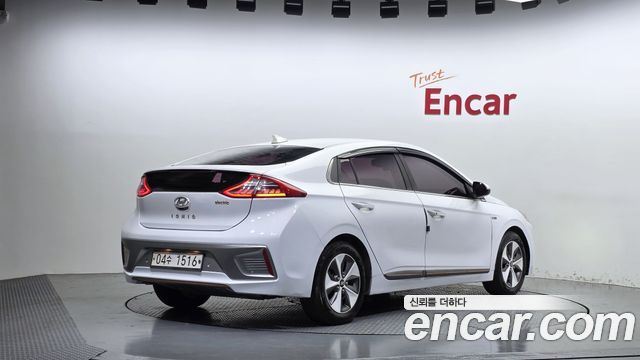 Hyundai Ioniq 2017 — photo 2