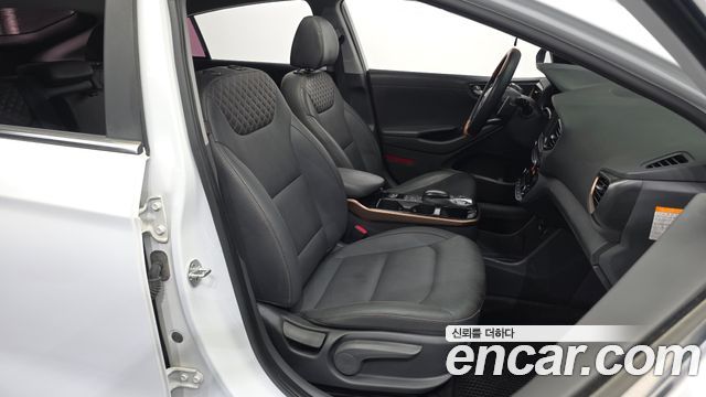 Hyundai Ioniq 2017 — photo 17