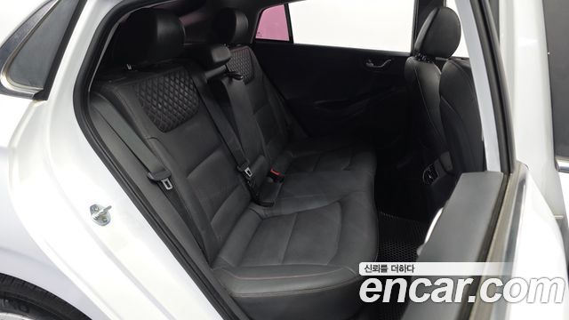 Hyundai Ioniq 2017 — photo 18