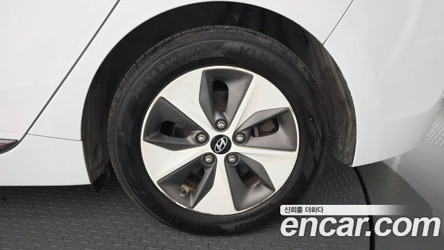 Hyundai Ioniq 2017 — photo 7
