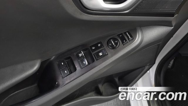 Hyundai Ioniq 2017 — photo 33