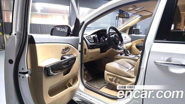 Kia Canival 2016 — photo 13