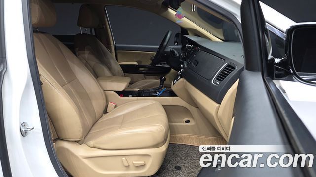 Kia Canival 2016 — photo 17