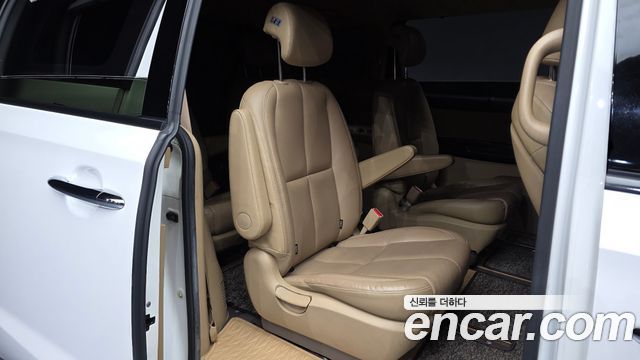 Kia Canival 2016 — photo 18