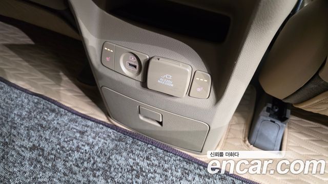 Kia Canival 2016 — photo 24