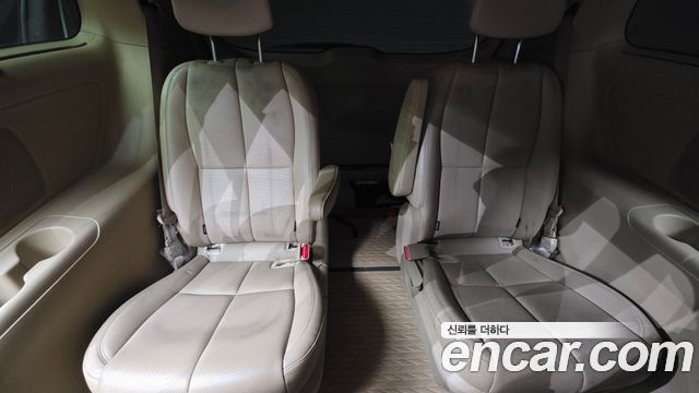 Kia Canival 2016 — photo 25