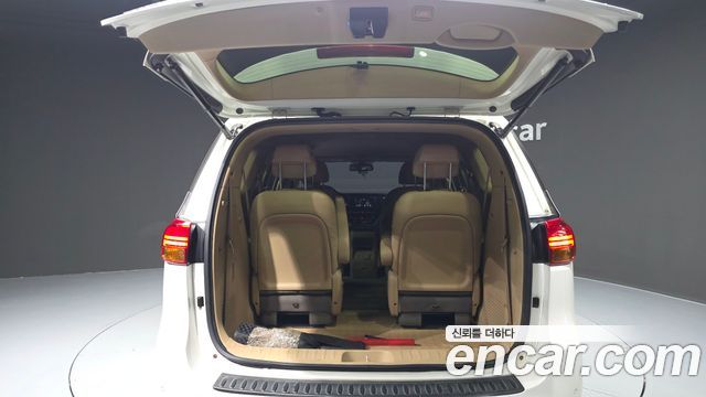 Kia Canival 2016 — photo 26