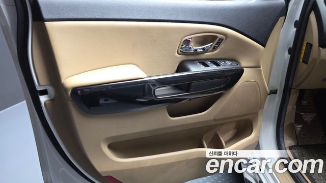 Kia Canival 2016 — photo 14