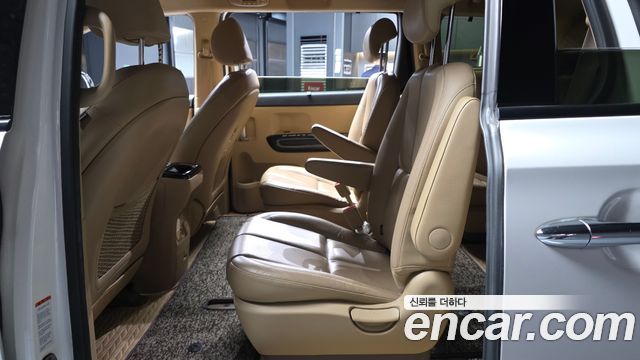 Kia Canival 2016 — photo 16
