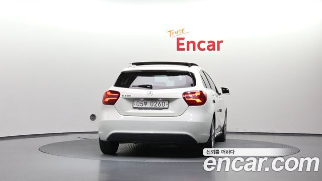 Mercedes-Benz A-Class 2017 — photo 4