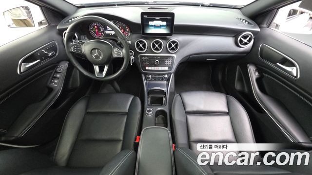 Mercedes-Benz A-Class 2017 — photo 7