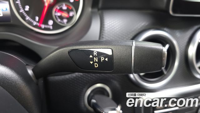 Mercedes-Benz A-Class 2017 — photo 9