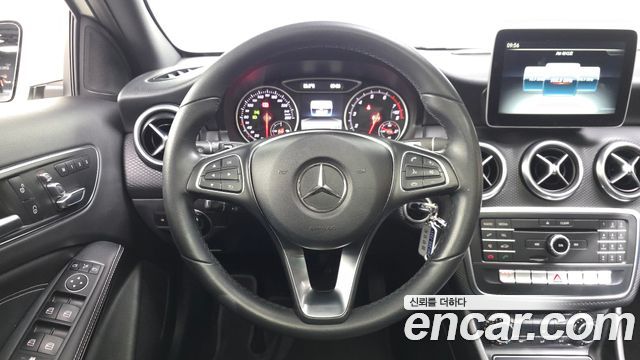 Mercedes-Benz A-Class 2017 — photo 13