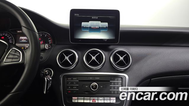 Mercedes-Benz A-Class 2017 — photo 14