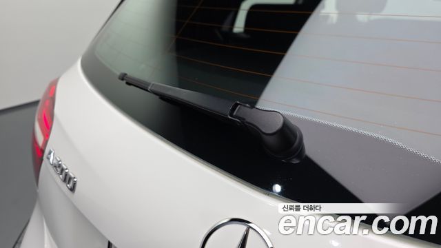 Mercedes-Benz A-Class 2017 — photo 18