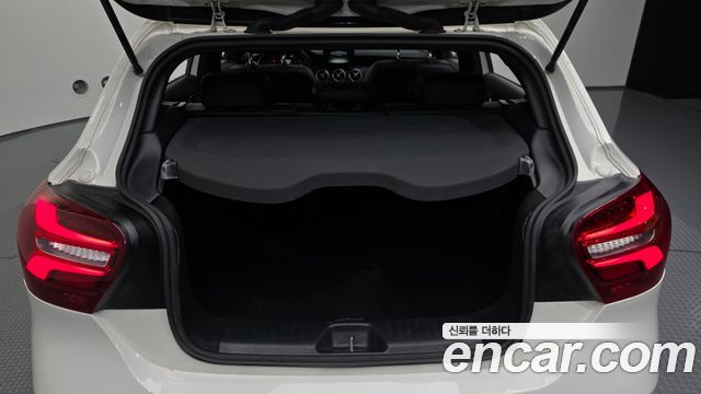 Mercedes-Benz A-Class 2017 — photo 20