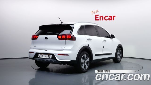 Kia Niro 2017 — photo 2