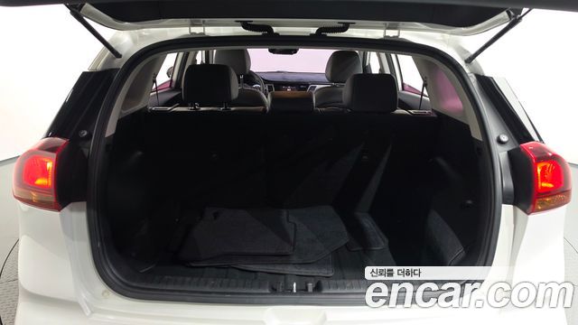 Kia Niro 2017 — photo 21
