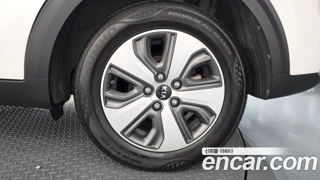 Kia Niro 2017 — photo 7