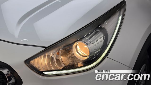 Kia Niro 2017 — photo 8