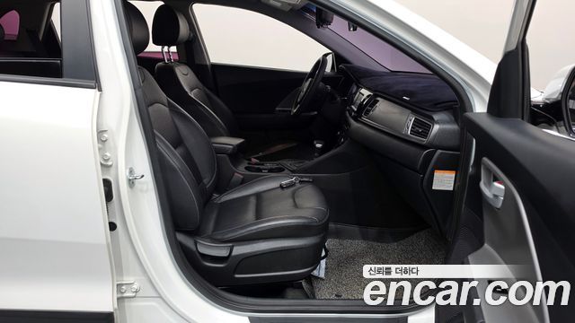 Kia Niro 2017 — photo 16