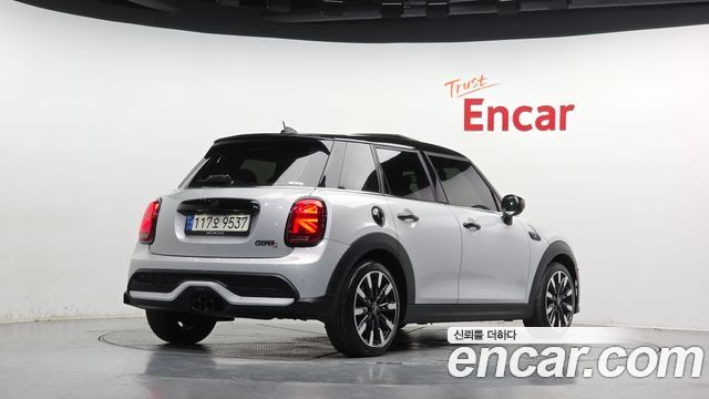 Mini Cooper 2022 — photo 2
