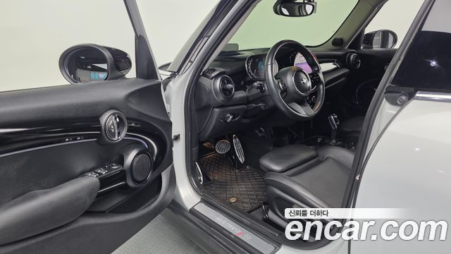 Mini Cooper 2022 — photo 13