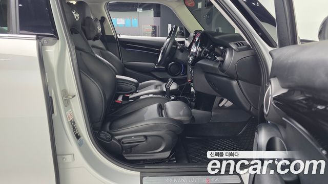Mini Cooper 2022 — photo 17