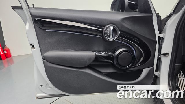 Mini Cooper 2022 — photo 14