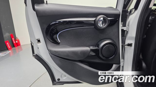 Mini Cooper 2022 — photo 15