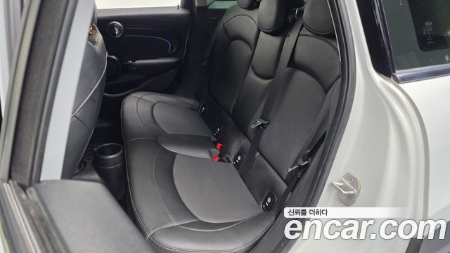 Mini Cooper 2022 — photo 16