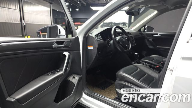 Volkswagen Tiguan 2020 — photo 13