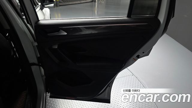 Volkswagen Tiguan 2020 — photo 15