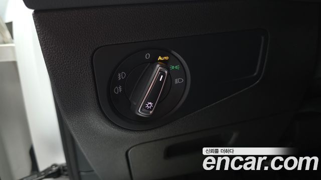 Volkswagen Tiguan 2020 — photo 28