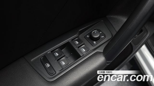 Volkswagen Tiguan 2020 — photo 29