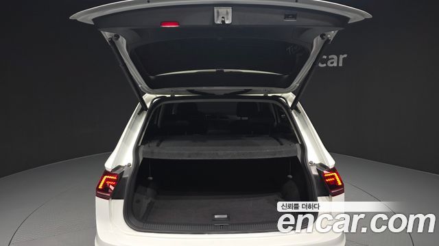 Volkswagen Tiguan 2020 — photo 31