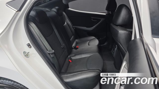 Hyundai AVANTE 2014 — photo 11