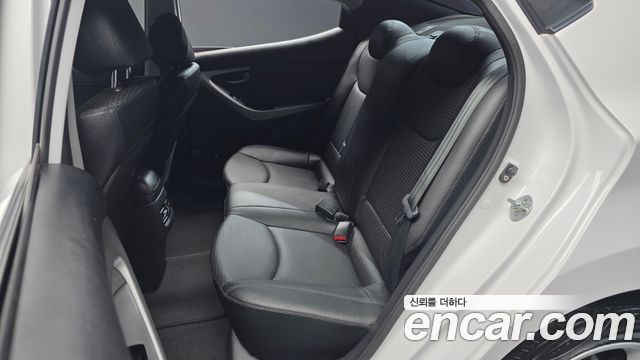 Hyundai AVANTE 2014 — photo 12