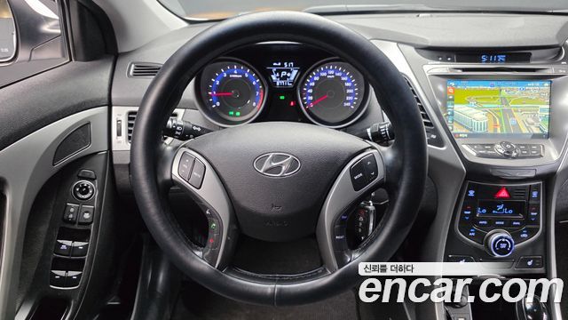 Hyundai AVANTE 2014 — photo 13